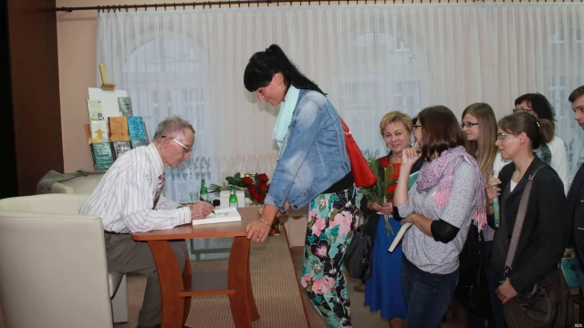 Tczew - Spotkanie z Janem Strelauem w Miejskiej Bibliotece Publicznej