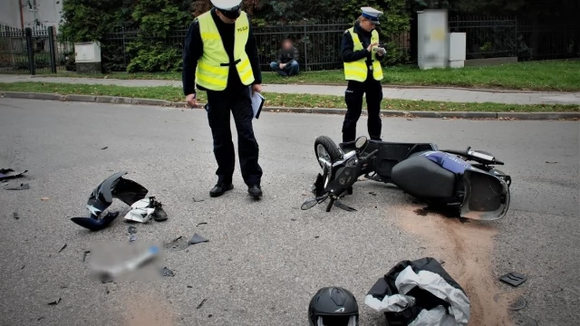 Tczew - Policjanci pracowali w miejscu wypadku - nieustąpienie pierwszeństwa