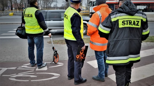 Tczew - Policjanci sprawdzali infrastrukturę w miejscu, gdzie zginęła 56-letnia piesza