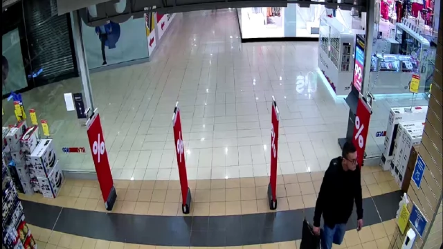 Tczew - Policjanci szukają mężczyzny, który może mieć związek z kradzieżą