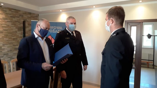 Tczew - Tczewscy strażacy nagrodzeni za wzorcowe działania podczas akcji ratunkowej na A1