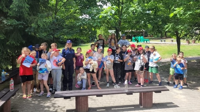 Tczew - Policjanci spotkali się z kolonistami w Tleniu - rozmawiali o bezpieczeństwie i samoobronie