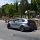 Tczew - Osobowe BMW w wykopie na terenie budowy ronda