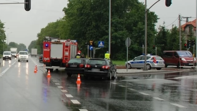 Tczew - Wypadek na Głowackiego. Kierowca zignorował czerwone światło
