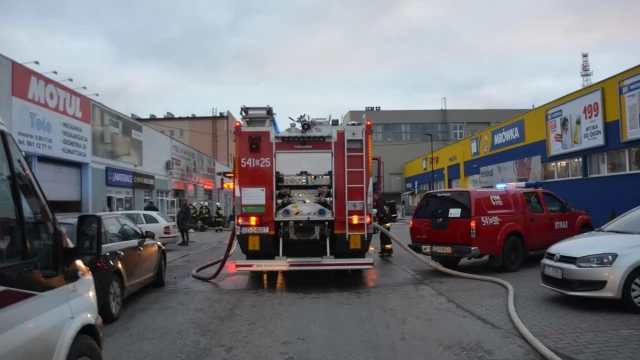 Tczew - Pożar na Jagiellońskiej 55. Na miejscu 8 zastępów straży [AKTUALIZACJA]