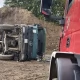 Tczew - Ciężarówka na boku. Na miejscu pracują służby