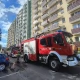 Tczew - Zadymienie w wieżowcu. Strażacy wyważyli drzwi i zapobiegli pożarowi