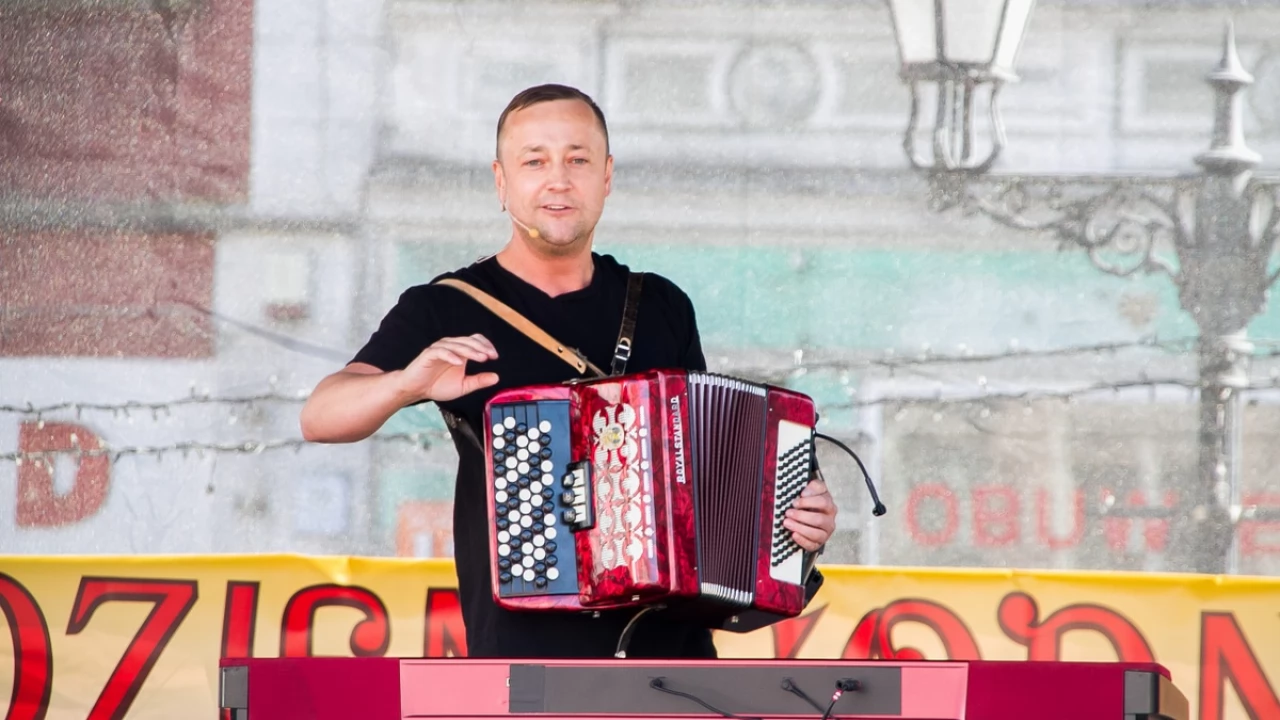 Tczew - Dzień Godności Osoby Niepełnosprawnej. Wystąpił CZESŁAW ŚPIEWA SOLO ACT