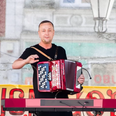 Tczew - Dzień Godności Osoby Niepełnosprawnej. Wystąpił CZESŁAW ŚPIEWA SOLO ACT