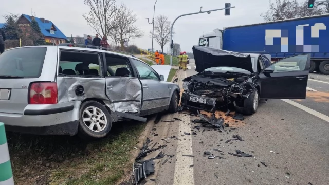 Tczew - Zderzenie dwóch osobówek i ciężarówki. Zablokowana dk 91 w Gniewie