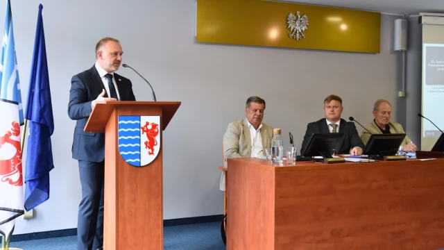 Tczew - Zarząd Powiatu z wotum zaufania i absolutorium