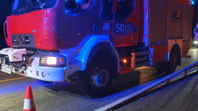 Tczew - Utrudnienia na A1 - węgiel leży na jezdni. Przewróciła się ciężarówka