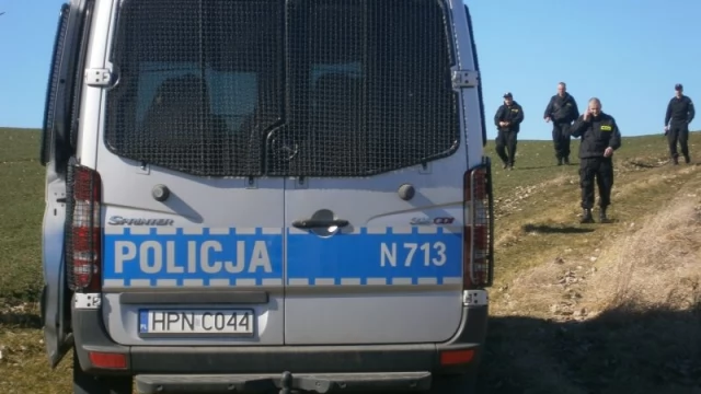 Tczew - Trwają poszukiwania 16-letniego Mateusza. Oddziały Prewencji przeszukują łąki i pola