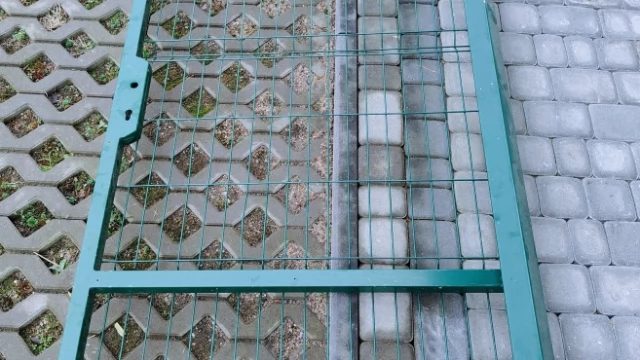 Tczew - Furtka metalowa z słupiem