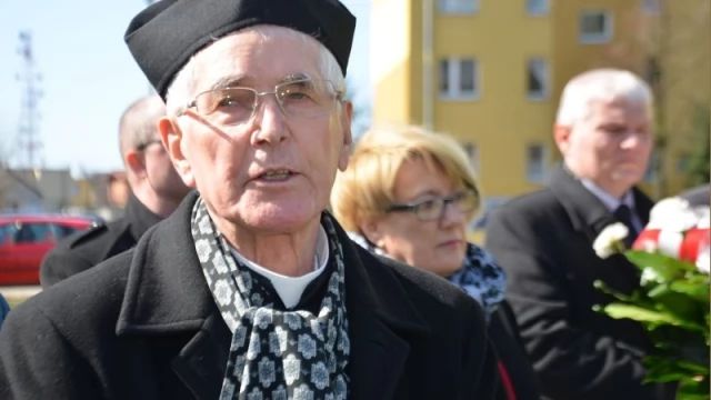 Tczew - Przy Dębie Katyńskim uczczono ofiary katastrofy z 2010 roku