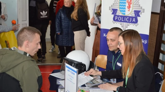 Tczew - Policjanci zapraszają do wstąpienia w swoje szeregi