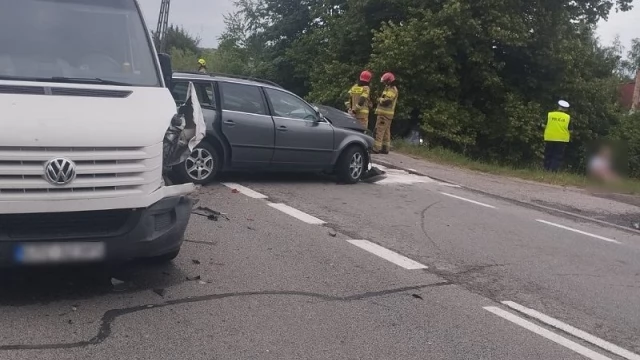 Tczew - Wypadek w Gniszewie. Kierowca VW nie dostosował prędkości do warunków na drodze