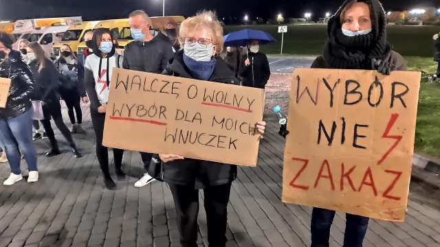 Tczew - Tczewianie znowu wyszli na ulice. #StrajkKobiet [WIDEO]