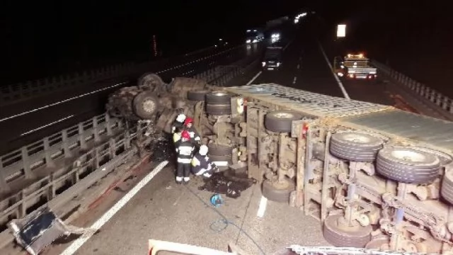 Tczew - Tragedia pod Swarożynem. Nie żyje kierowca ciężarówki