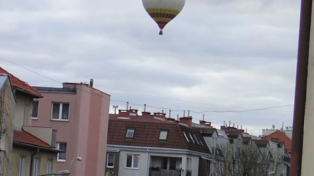 Tczew - Balon nad dachami staromiejskich kamienic