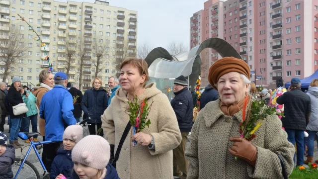 Tczew - Tłumy tczewian na spotkaniu wielkanocnym na Suchostrzygach