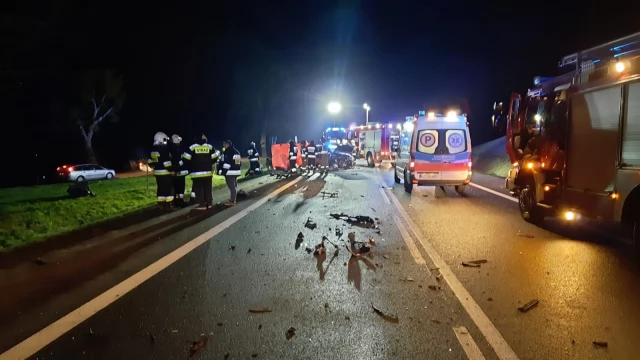 Tczew - Wypadek na dk 91. Nie żyje jedna osoba, ranni zakleszczeni w pojazdach [AKTUALIZACJA]