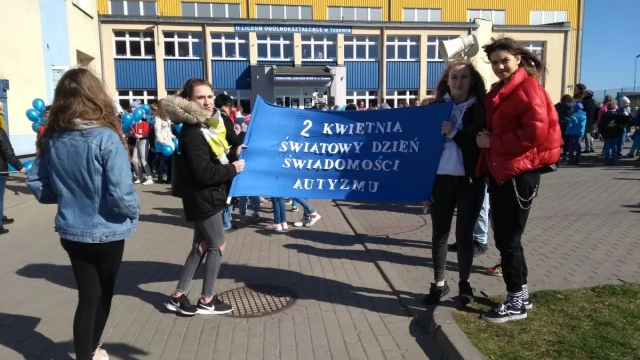 Tczew - Ulicami Tczewa przeszedł Marsz na Niebiesko