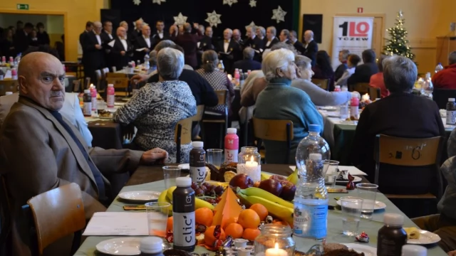 Tczew - Licealiści zaprosili starszych i samotnych na wigilię