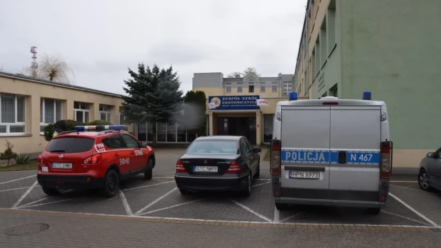 Tczew - 500 uczniów ewakuowanych z "Ekonomika". Ktoś rozpylił nieznaną substancję. Akcja również w SP1 [AKTUALIZACJA]