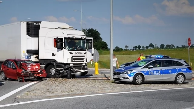 Tczew - Swarożyn. Ciężarówka nie ustąpiła pierwszeństwa