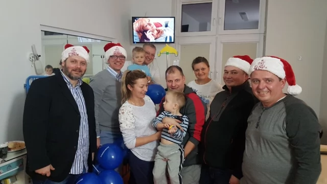 Tczew - Członkowie Nowoczesnej w szpitalu z prezentami dla maluchów
