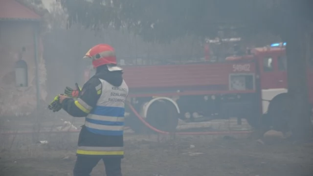 Tczew - Olbrzymi pożar w Swarożynie. Płonie stara gorzelnia