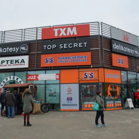 Tczew - Zakończyła się przebudowa minicentrum handlowego na  Suchostrzygach