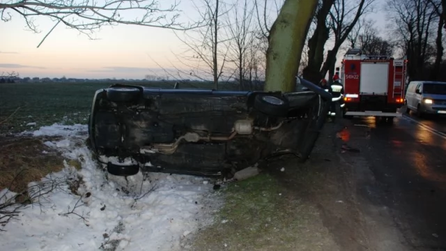 Tczew - Na drogach nad ranem "szklanka". Dwie osoby w szpitalu