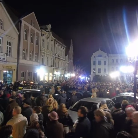 Tczew - Droga krzyżowa na Starym Mieście. Tłumy tczewian na ulicach