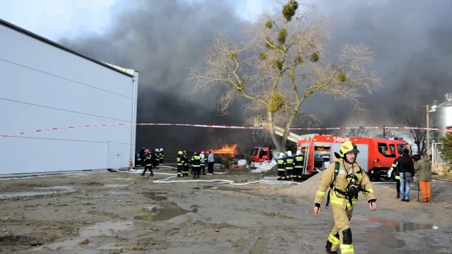Tczew - Poważny pożar w Zajączkowie Tczewskim. Kilkanaście zastępów straży na miejscu