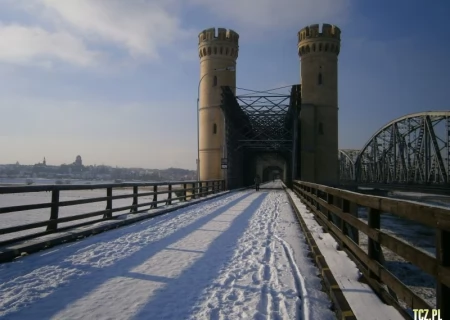Tczew - Most Tczewski. Inspektor nakazał wymianę drewnianych barier