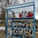 Tczew - Zamiast do śmietnika, do dalszego użytkowania. Na cmentarzu stanął regał na znicze