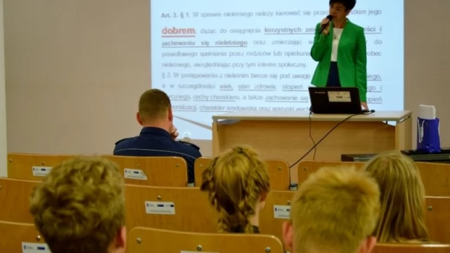 Tczew - Z młodzieżą debatowali o bezpieczeństwie 