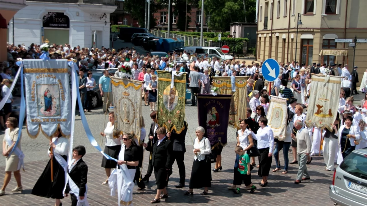 Tczew - Boże Ciało. Wierni wyszli na ulice