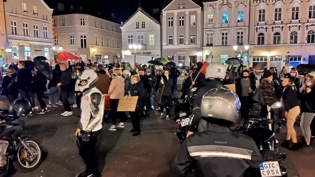 Tczew - Tczewianie znowu wyszli na ulice. #StrajkKobiet [WIDEO]