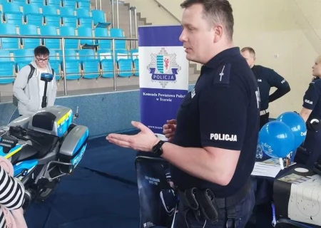 Tczew - Podczas Targów Pracy zachęcali do wstąpienia do służby