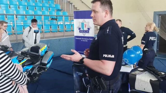 Tczew - Podczas Targów Pracy zachęcali do wstąpienia do służby