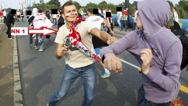 Tczew - Policja szuka uczestników rozróby przed meczem Polska-Rosja. Może to ktoś z Tczewa?