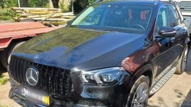 Tczew - Luksusowy mercedes odzyskany przez dzielnicowego, inny zatrzymał sprawcę pobicia