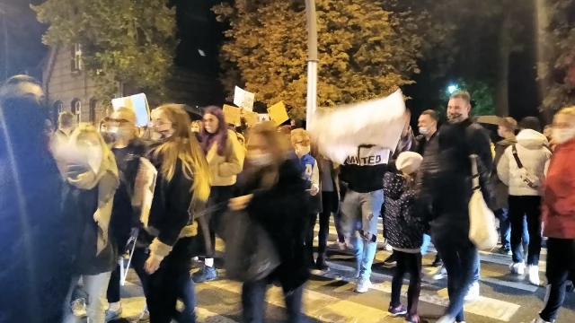 Tczew - Kolejny dzień protestów po decyzji TK ws. aborcji #PiekłoKobiet