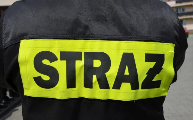 Tczew - Osoba potrzebowała natychmiastowej pomocy, strażacy musieli wyważyć drzwi