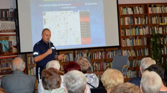 Tczew - Policjanci ostrzegali seniorów przed zagrożeniami