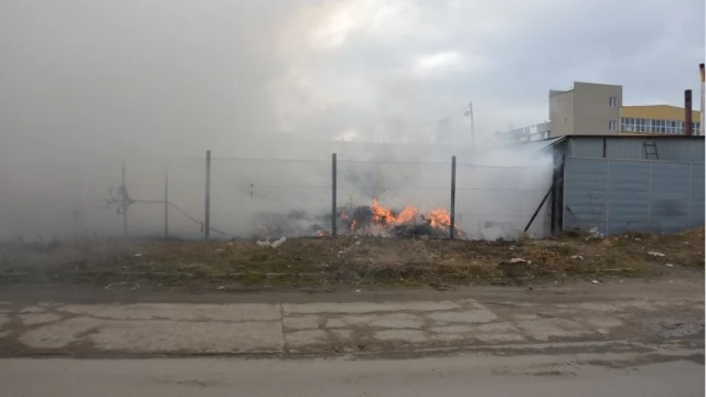 Tczew - Część Suchostrzyg spowita gęstym dymem. Groźny pożar na ulicy Jagiellońskiej