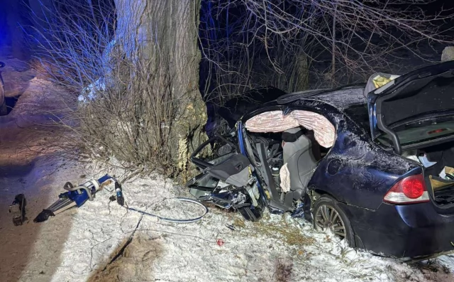 Tczew - Wypadek w Dalwinie. Zakleszczonego kierowcę uwalniali strażacy